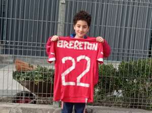 Copa América: Garoto usa fita para personalizar camisa e  é presentado com artigo do Chile