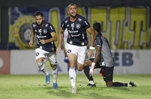 Atacante recebe ameaças na web e negocia para deixar clube da Série B
