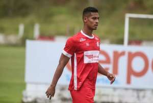 Com a segunda melhor defesa da Série B, líder terá que mexer no setor contra a Ponte