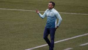 Jair Ventura rechaça 'jogar o chapéu' e volta a pedir por reforços na Chapecoense