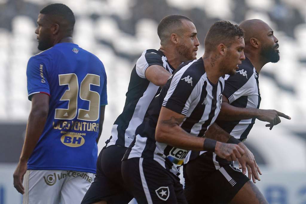 Herói do Botafogo, Chay lamenta empate apesar dos três gols: “Resultado muito ruim”