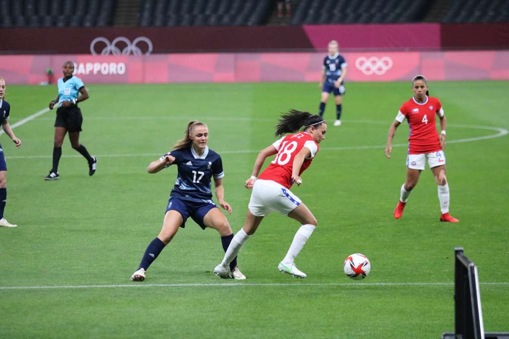 Olimpíadas: Partida Chile x Grã-Bretanha no futebol tem 1ª protesto antirracismo dos Jogos
