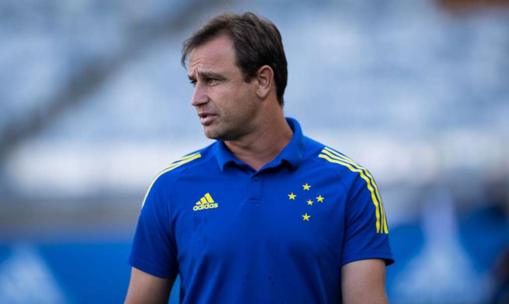 Ex-técnico do Guarani, Felipe Conceição entra com ação contra o Cruzeiro
