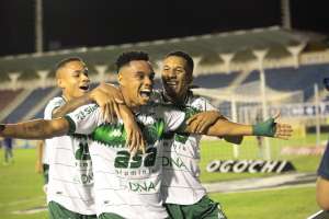 SÉRIE B: Vitórias fora fazem Coritiba e Guarani encostarem no líder