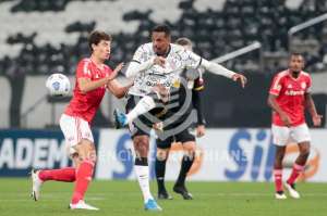 Pontos perdidos em casa preocupam atacante do Corinthians: 