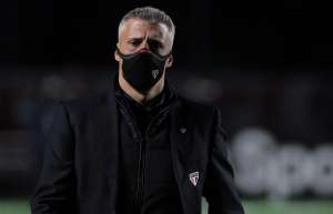 Crespo exalta São Paulo, mas reclama do cansaço: 'Jogadores não são robôs'