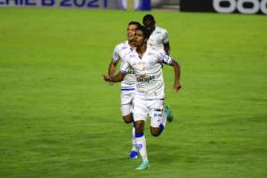 Atlético-GO esbarra em time da Série B e segue sem anunciar ex-meia do Flamengo