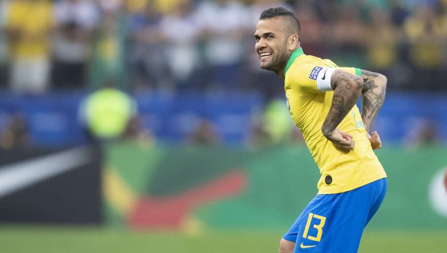 Daniel Alves devia ou não disputar as Olimpíadas ?