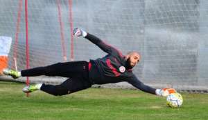 Após atacante, Bahia oficializa ex-goleiro do Corinthians