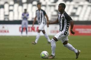 Série B: Zagueiro da seleção brasileira indica e time de Ronaldo pode contratar atacante do Botafogo