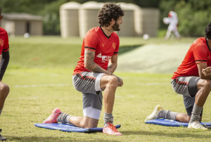 Com pouco tempo de preparação e desfalcado, Vitória recebe o Grêmio na Copa do Brasil