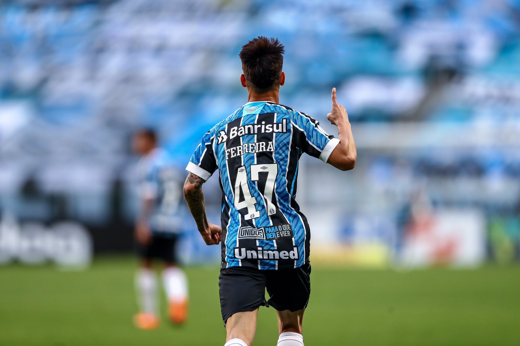 Grêmio recusa proposta do futebol árabe por jovem atacante, mas está disposto a negociar