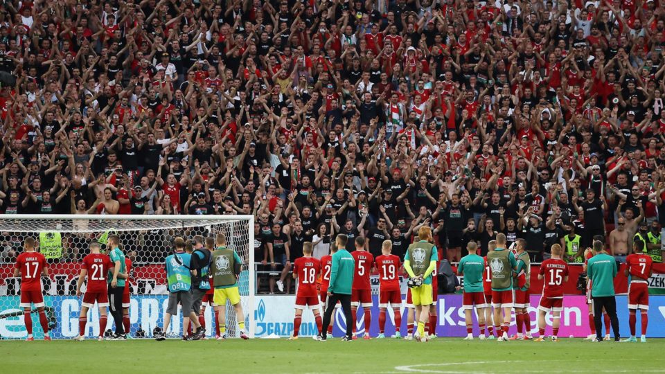 Uefa pune Hungria por ‘comportamento discriminatório’ de torcedores na Eurocopa