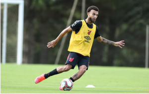 Série B: CRB acerta com atacante ex-Athletico e goleiro ex-Coritiba