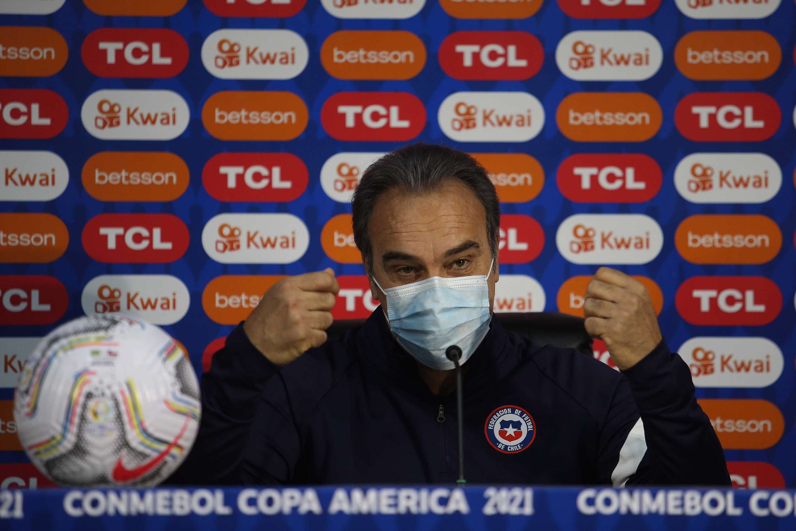 Técnico do Chile analisa o jogo contra o Brasil e destaca Neymar