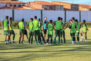 Série C: Com semana de treinamentos cheia e dúvida no ataque, Floresta quer voltar a vencer