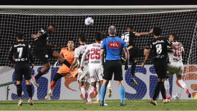 São Paulo 1 x 2 Red Bull Bragantino – Tricolor leva virada no segundo tempo e segue sem vencer