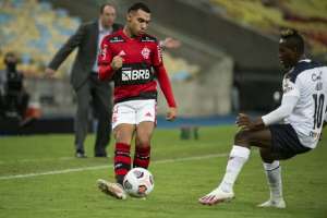 Após chute em placa, Flamengo e lateral-direito são multados pela Conmebol