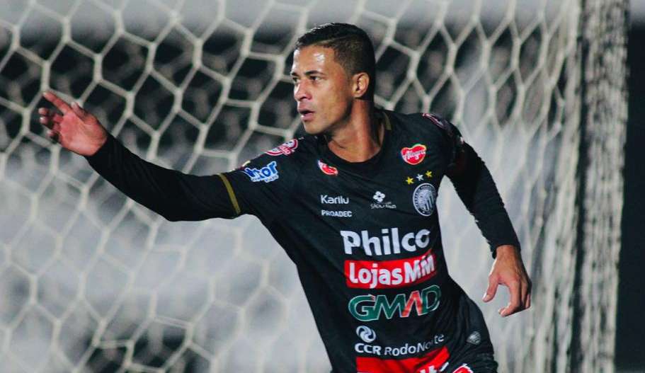 Ricardo Bueno fez gol no Operário