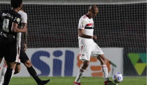 Com dores musculares, Miranda desfalca São Paulo no duelo com o Internacional