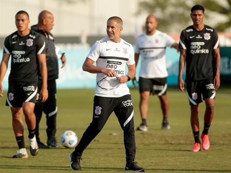 Com sequência dura, Sylvinho tem 7 dias para ‘ensinar’ o Corinthians a ganhar