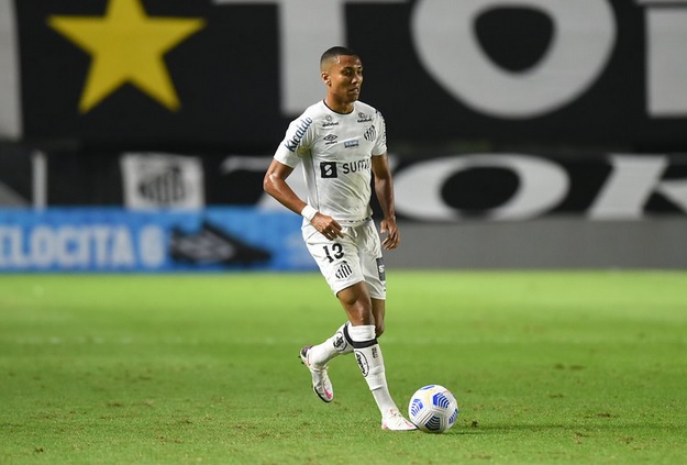 Meia “pede” gol contra e “garçom” já quer Santos focado no clássico com Palmeiras