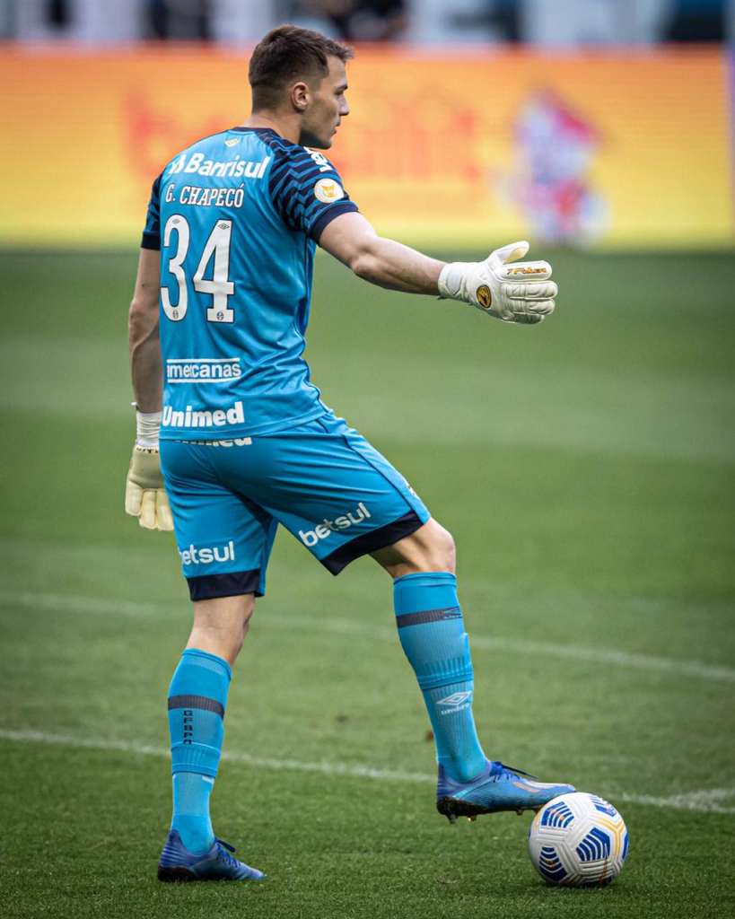 Goleiro novato na Seleção FI do Brasileirão comemora a vitória na Sul-Americana e reforça: ‘Agora é manter essa pegada’