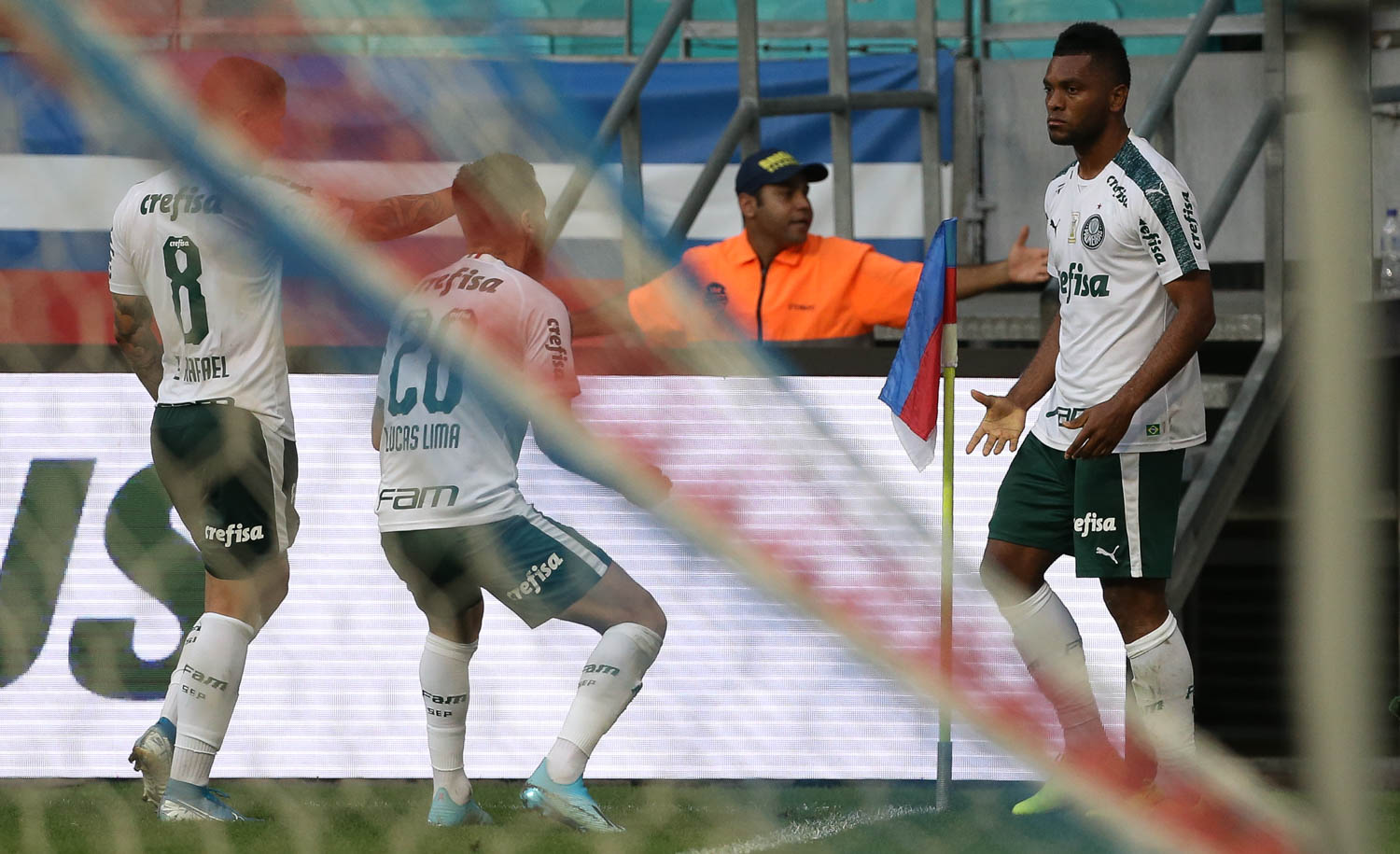 Atacante colombiano volta a treinar pelo Palmeiras