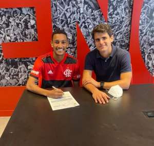 Filho de Beto, ex-Flamengo, assina com clube do Brasileirão e multa vai a R$ 307,5 milhões