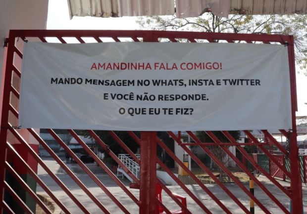 Torcedor usa estádio da Portuguesa para mandar mensagem à amada: “Amandinha, o que eu fiz?”