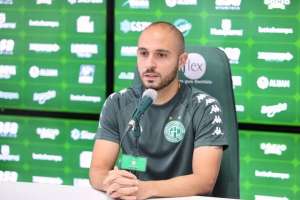 Destaque do Guarani, Régis valoriza coletivo e fala em 