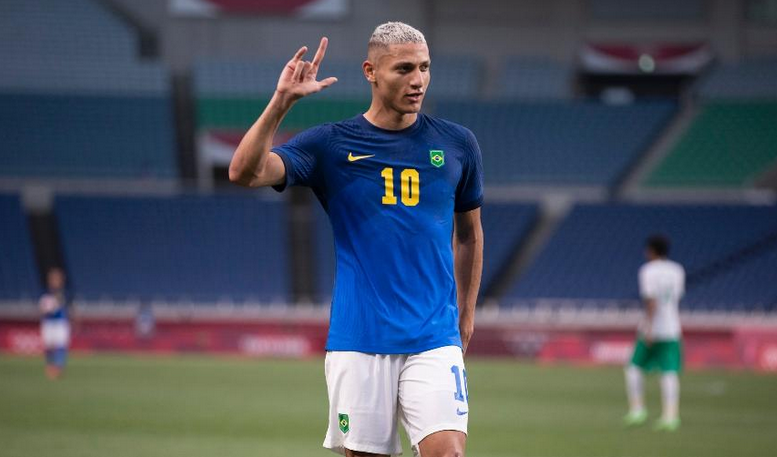 Artilheiro da Olimpíada, Richarlison se inspira em Ronaldo: ‘É o nosso ídolo’
