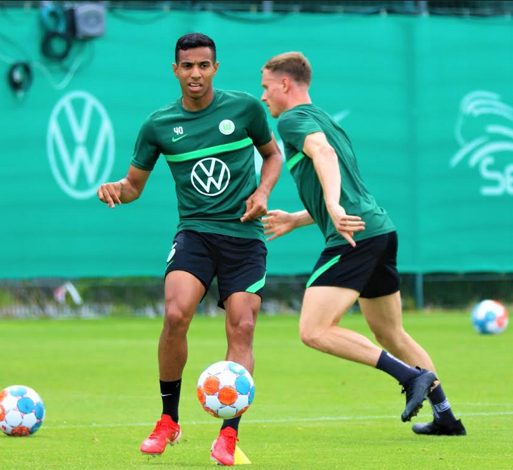 Atacante brasileiro projeta boa temporada do Wolfsburg