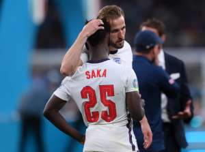 Federação inglesa condena racismo contra jogadores após a derrota na Eurocopa