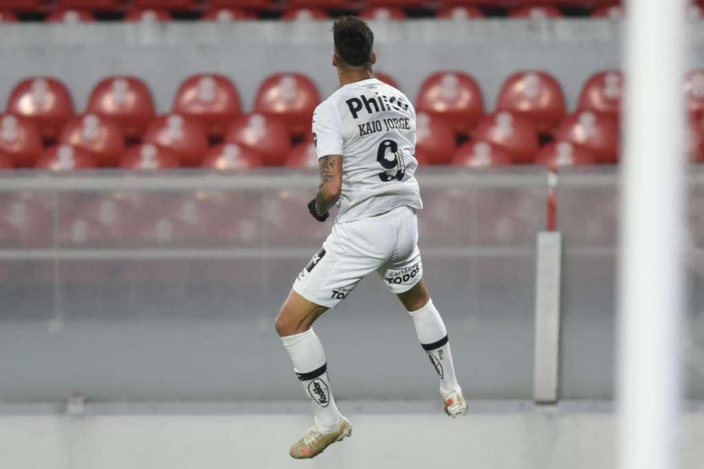 Treinador do Atlético-MG não poupa e exalta Kaio Jorge: ‘Pronto para a Europa’