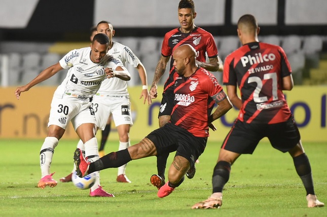 Ineficiente como visitante, Santos testa embalo do líder Palmeiras no Allianz