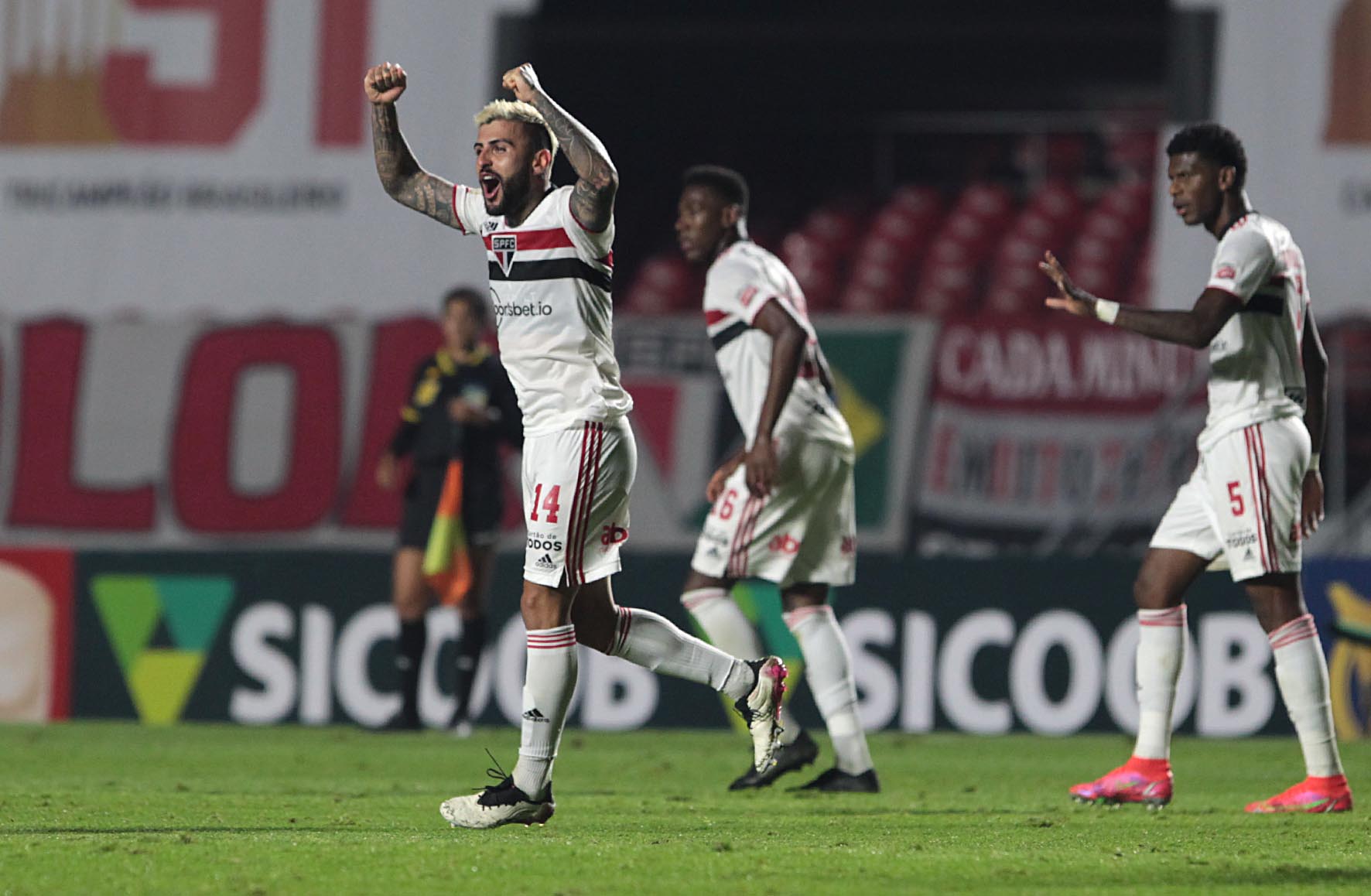 São Paulo 1 x 0 Bahia – Gol nos acréscimos garante segunda vitória do Tricolor