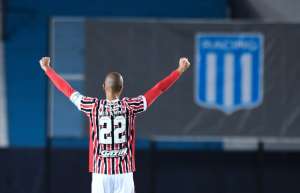 Racing-ARG 1 x 3 São Paulo - Deixaram chegar...