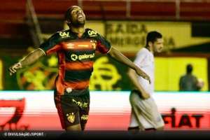 Atacante do São Paulo encaminha acerto com rival do Brasileirão