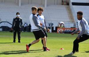Série B: Treino da Ponte é marcado por conversa de Sérgio Carnielli com jogadores