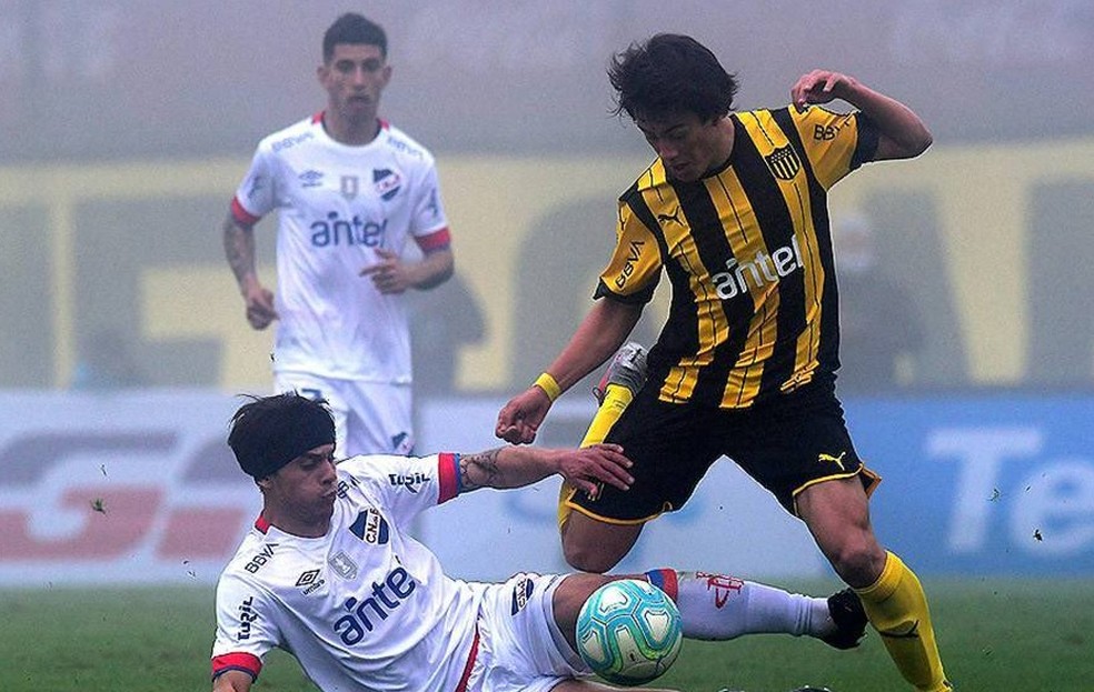 Danubio FC x Racing Club Montevideo 14/10/2023 na Primeira Divisão do  Uruguai 2023, Futebol