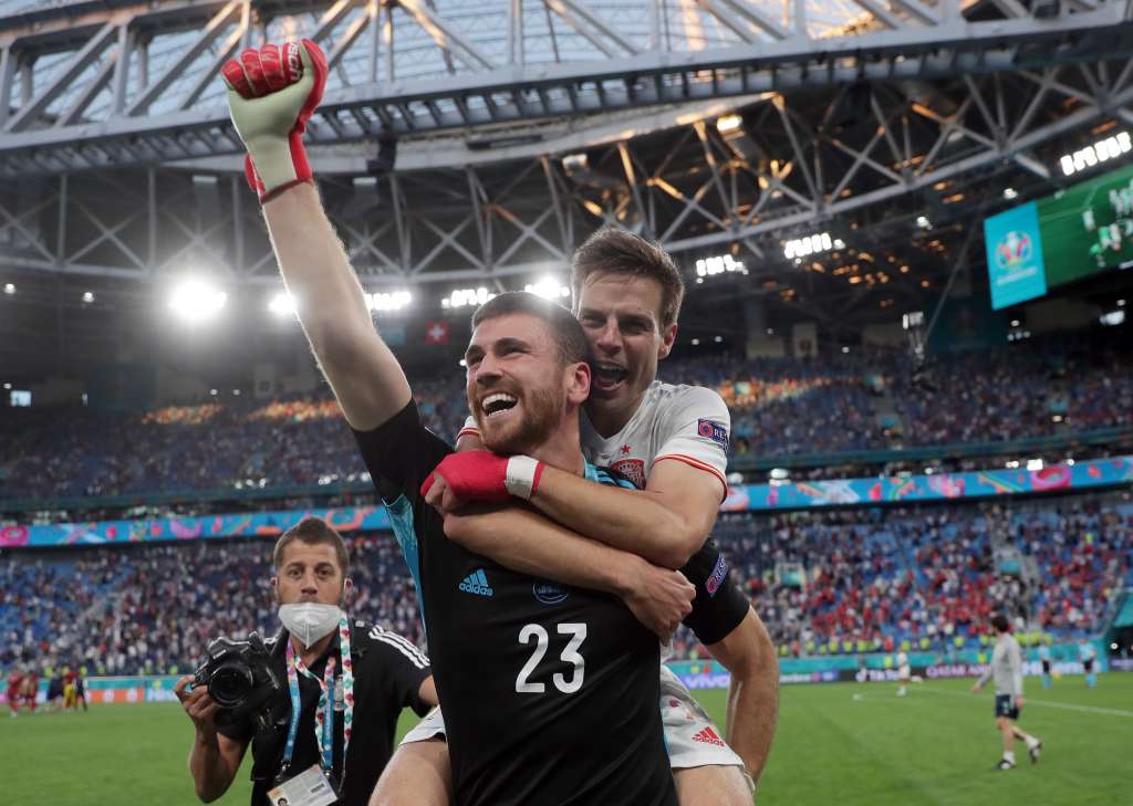 EUROCOPA: Espanha sofre, supera Suíça nos pênaltis e avança à semifinal 4 vYy1U7WN simon