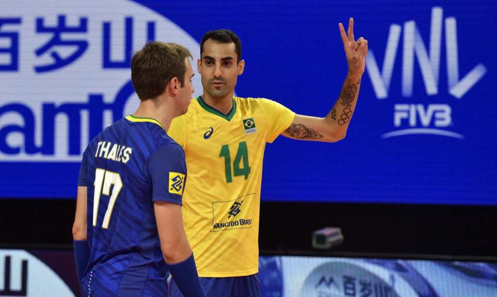 Brasileiro se diverte com estrutura da Vila Olímpica: ‘Parece de papelão’