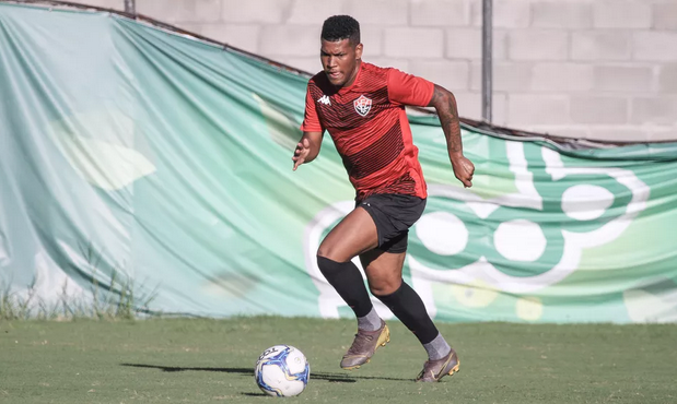 Série B: Vitória rescinde contrato com jovem lateral-direito