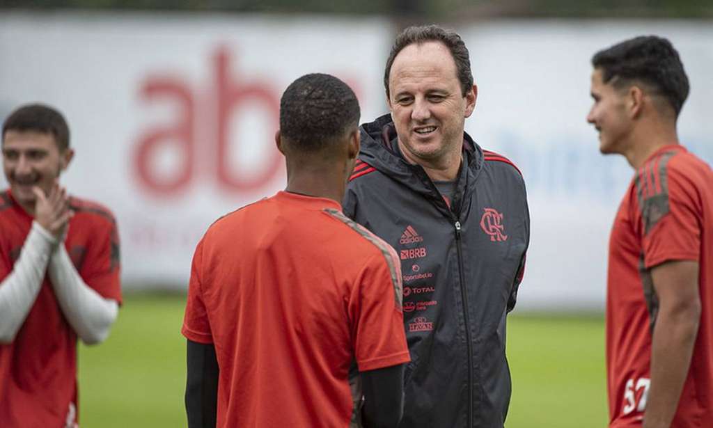 Após áudio vazado, ex-analista do Flamengo pede desculpas, ‘em especial a Rogério Ceni’