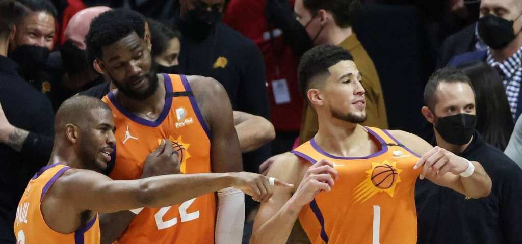 NBA: Chris Paul brilha e Suns superam Bucks na abertura das finais