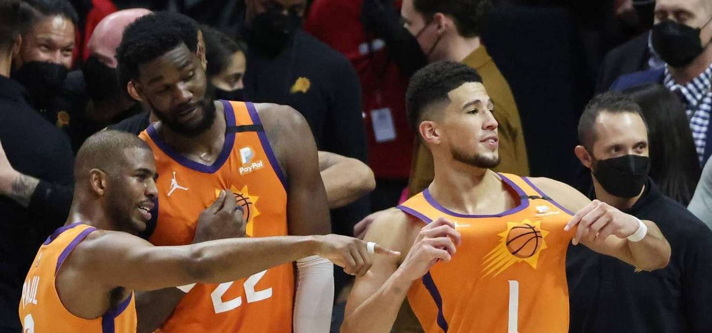 NBA: Chris Paul brilha e Suns superam Bucks na abertura das finais
