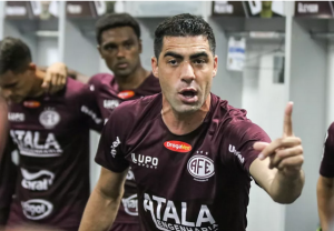 Série B: Vila Nova vende zagueiro e apresenta substituto ex-Ferroviária