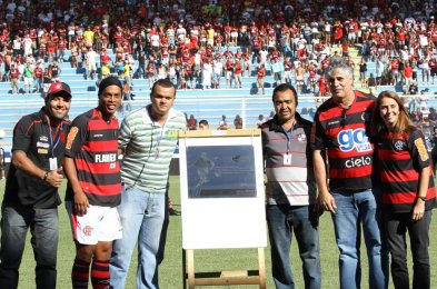 RJ: Ronaldinho Gaúcho é homenageado com placar em Macaé 2 0002047893853 img