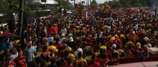 Meio milhão de torcedores recebem o Sport em Recife após o acesso 2 0002047947838 img